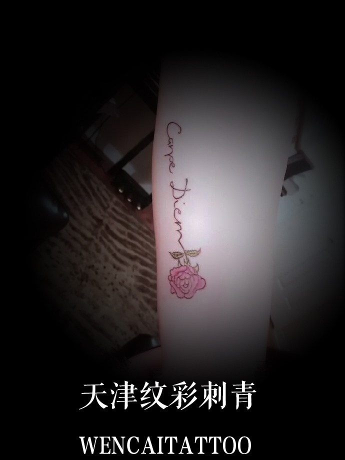 美女小鹿小臂清新小花纹身买家秀
