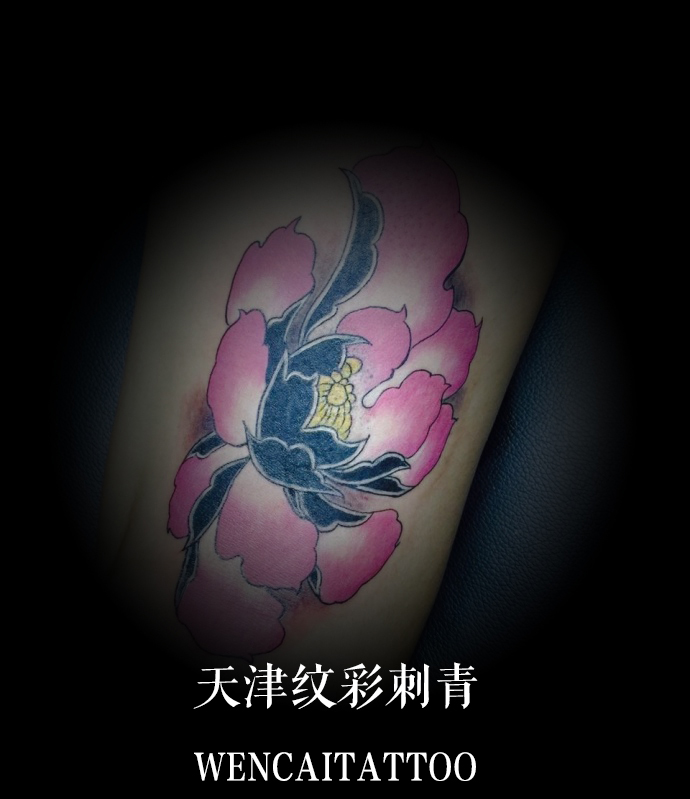魏小姐大腿莲花纹身遮盖伤疤