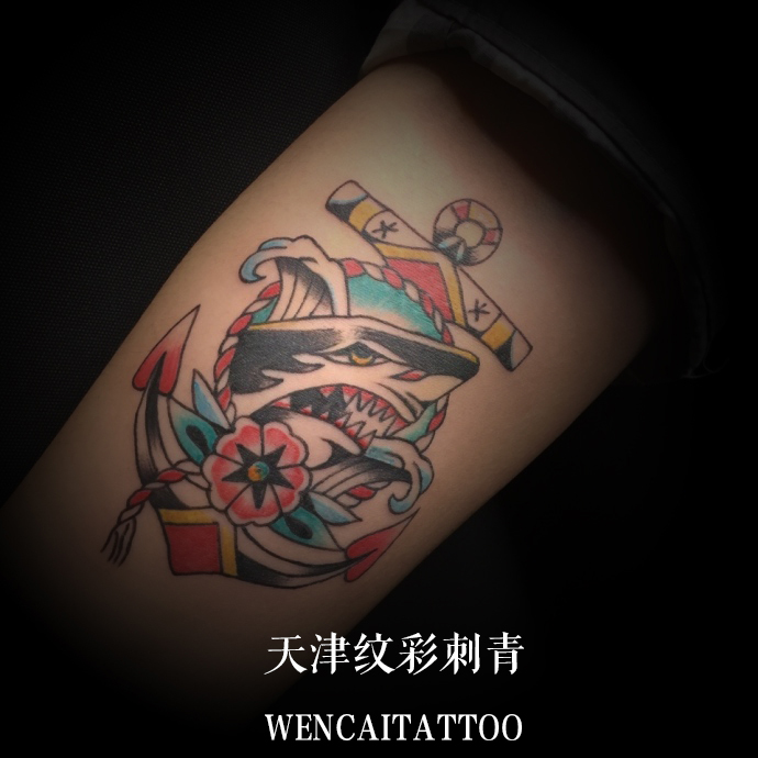 帅气的韩先生小臂写实鲨鱼纹身