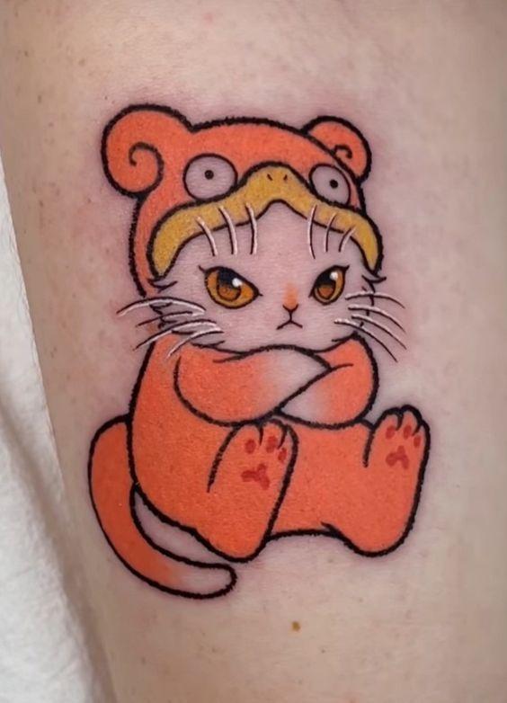 彩色的双手抱胸可爱小猫咪纹身图案